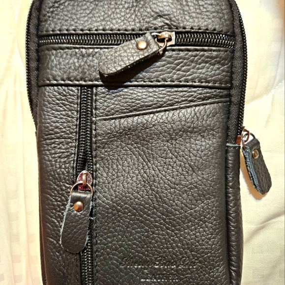 NWOT Brown Unisex Leather Cross Body Wallet - Picture 1 of 6